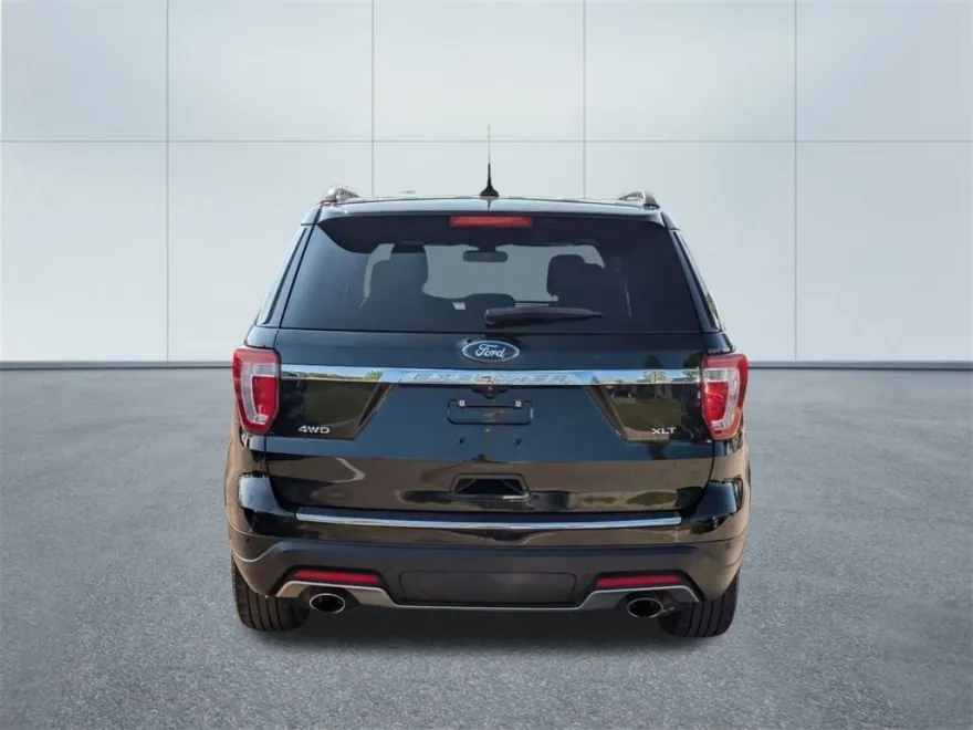 2018 Ford Explorer XLT photo 1