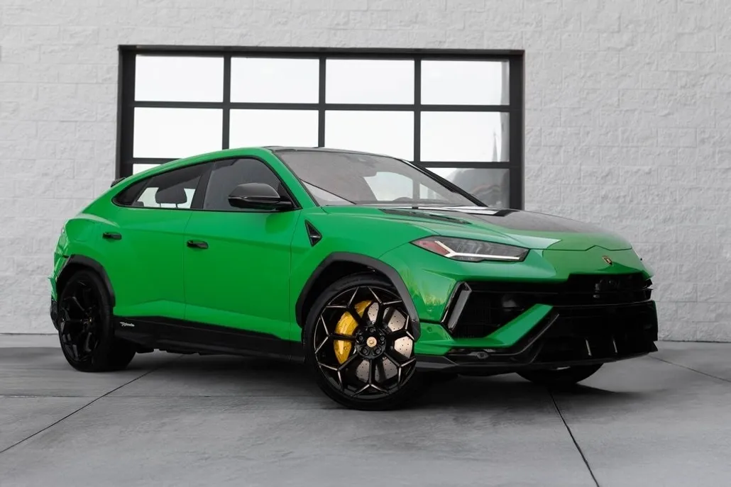 2024 Lamborghini Urus Performante photo 1