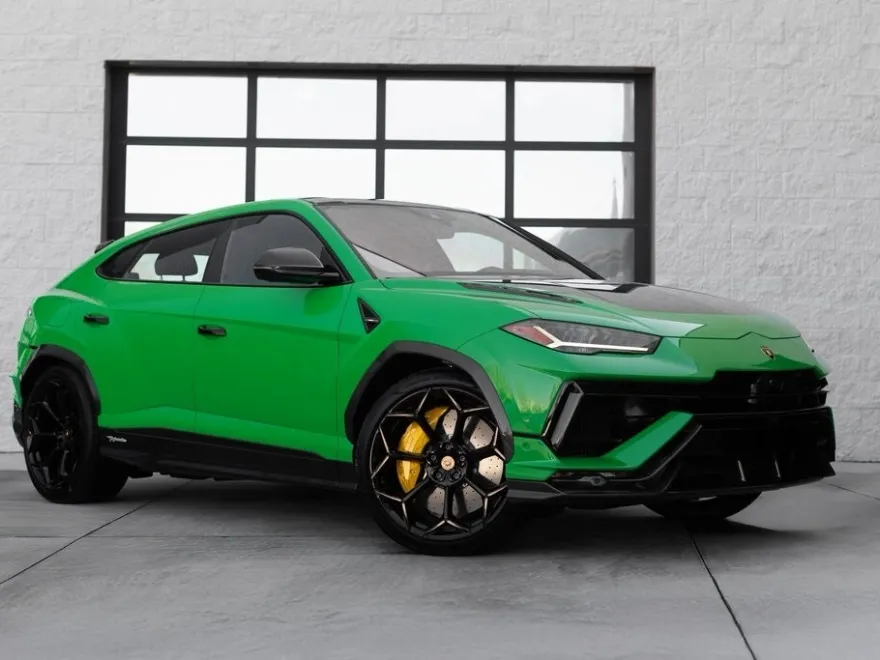 2024 Lamborghini Urus Performante photo 1