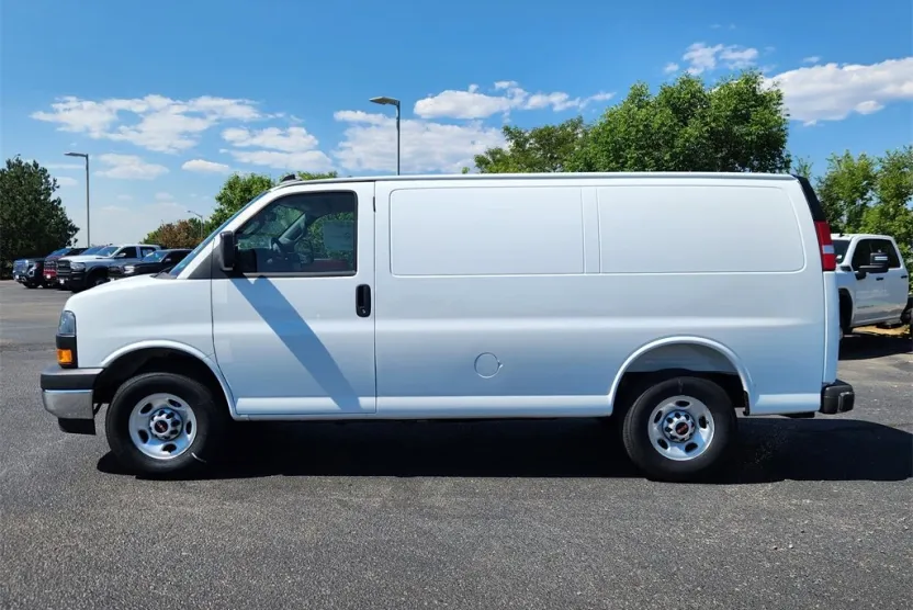 2025 Gmc Savana Cargo 2500 photo 1