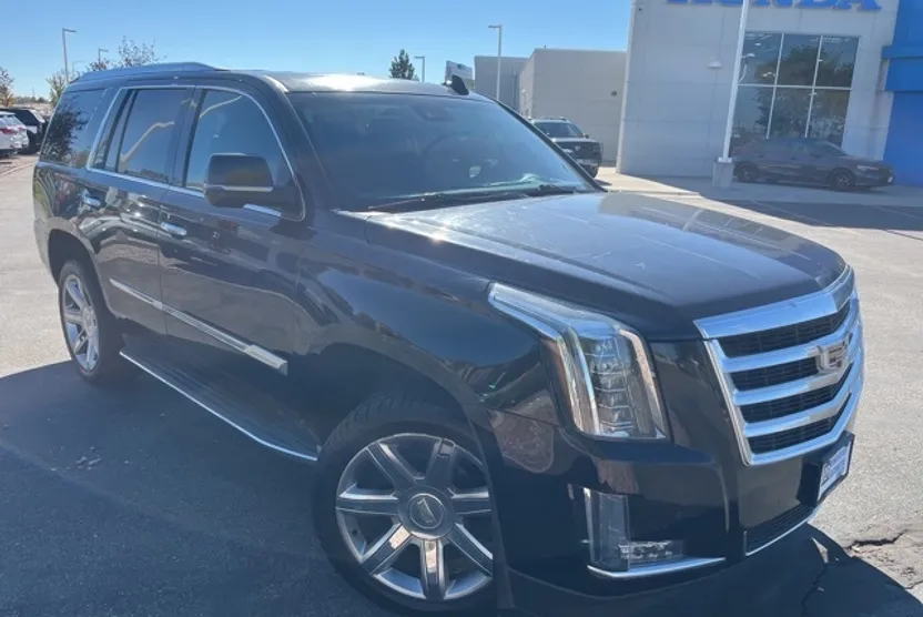 2016 Cadillac Escalade Luxury photo 1