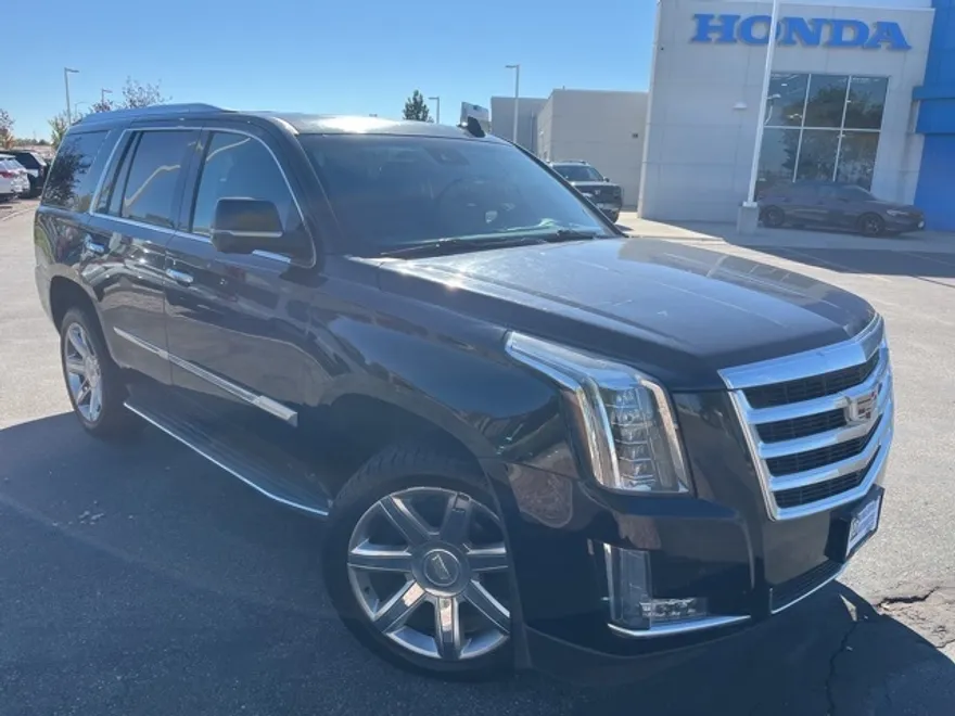 2016 Cadillac Escalade Luxury photo 1