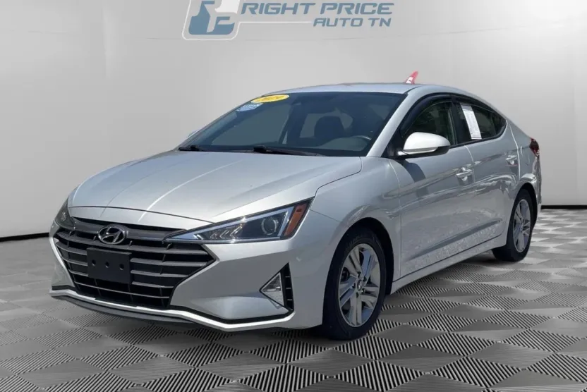 2019 Hyundai Elantra SEL photo 1
