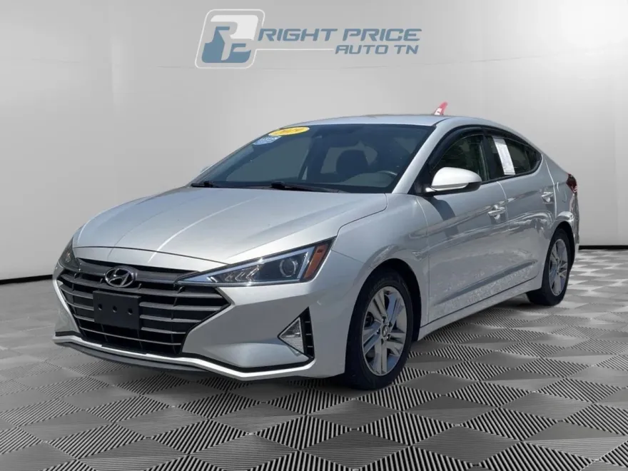 2019 Hyundai Elantra SEL photo 1