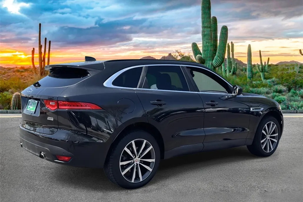 2019 Jaguar F-PACE Prestige photo 1