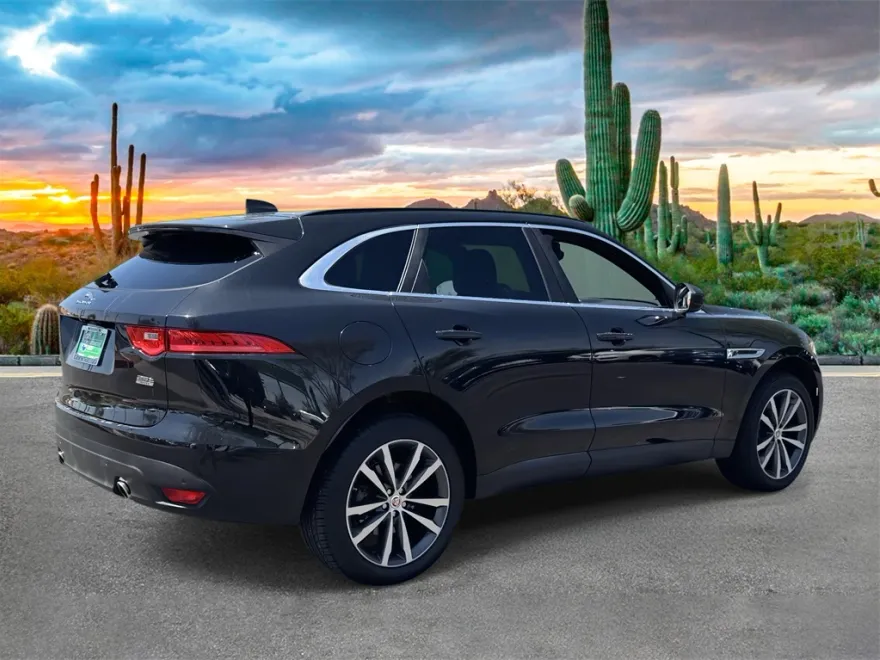 2019 Jaguar F-PACE Prestige photo 1