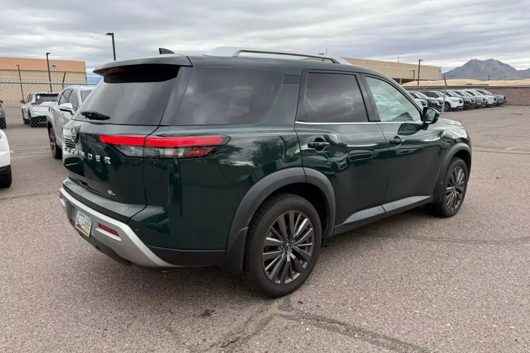 2022 Nissan Pathfinder SL photo 1