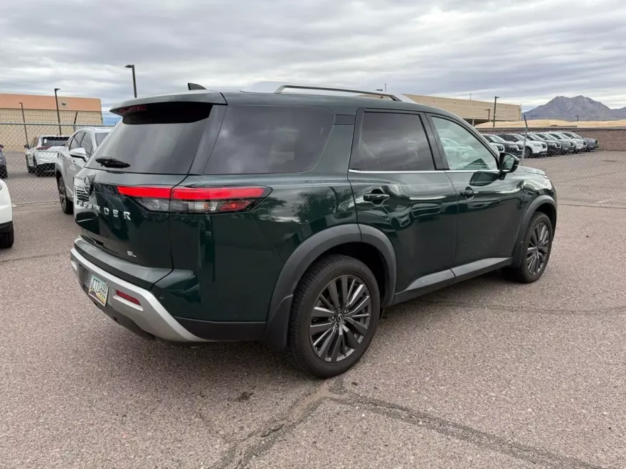2022 Nissan Pathfinder SL photo 1