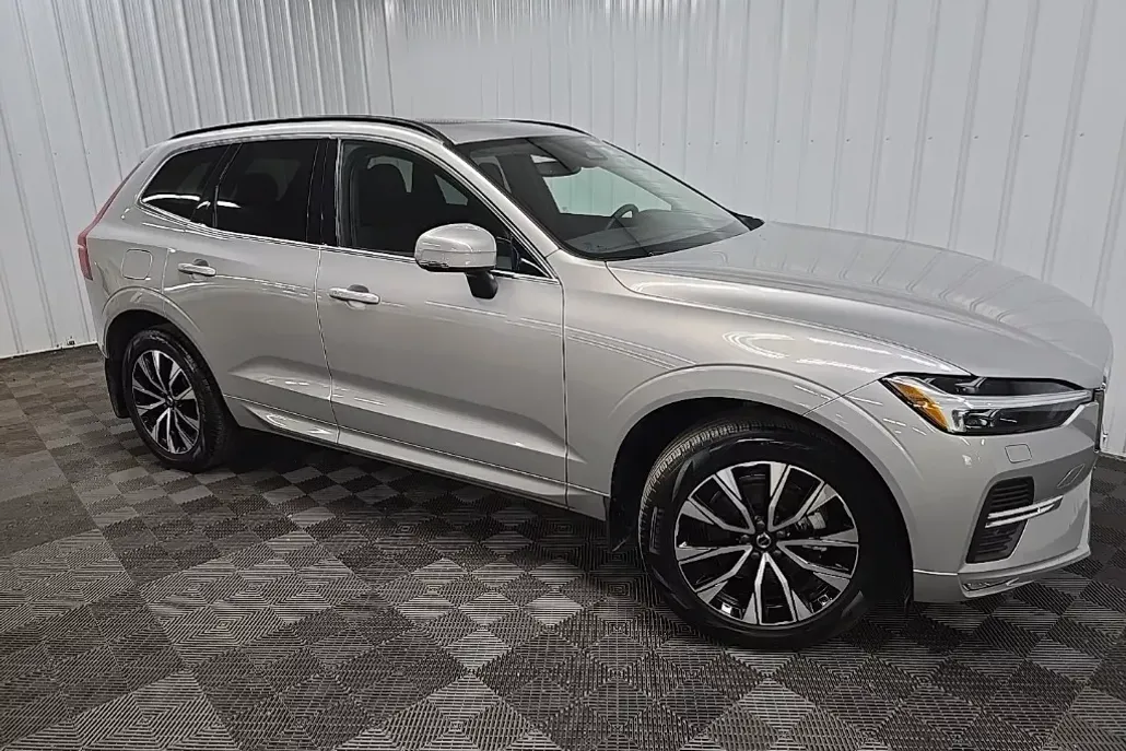 2023 Volvo XC60 B5 Core photo 1