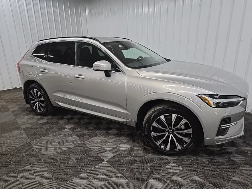 2023 Volvo XC60 B5 Core photo 1