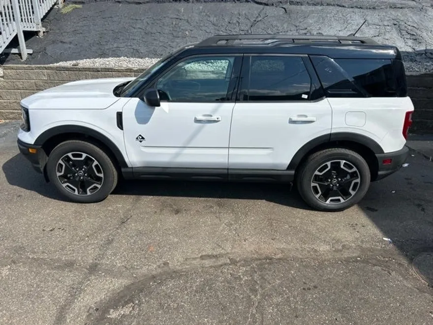 2024 Ford Bronco Sport Outer Banks photo 1