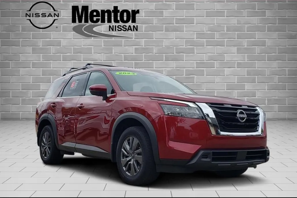 2023 Nissan Pathfinder SV photo 1