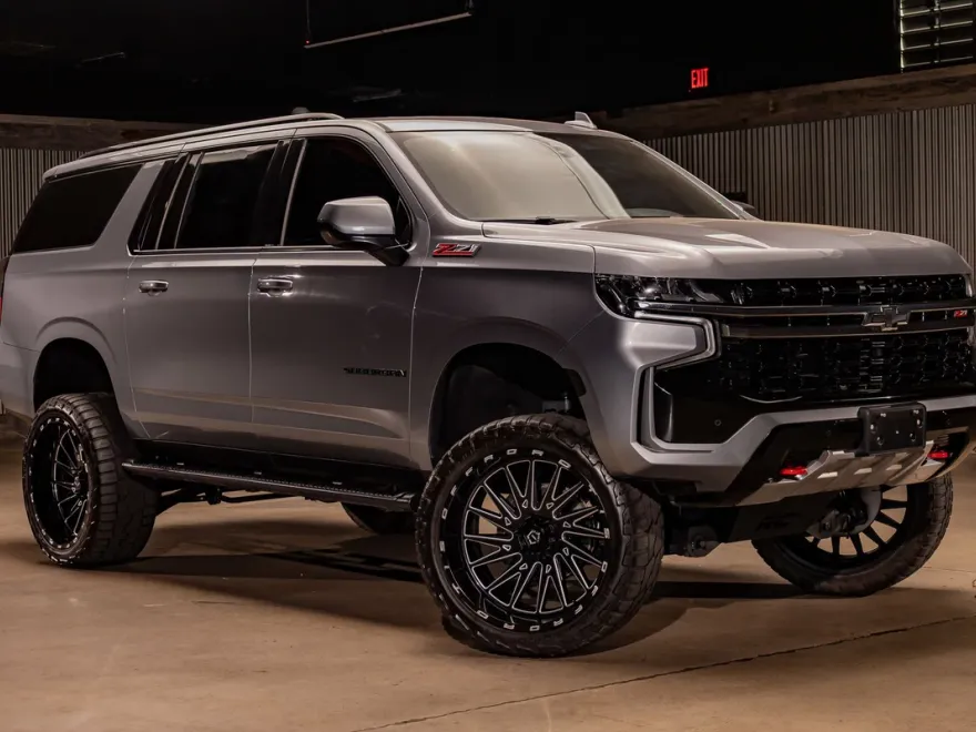 2022 Chevrolet Suburban Z71 photo 1