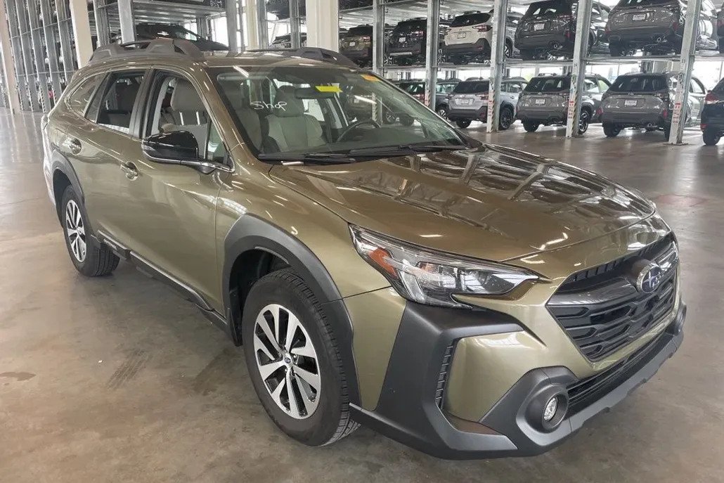 2023 Subaru Outback Premium photo 1