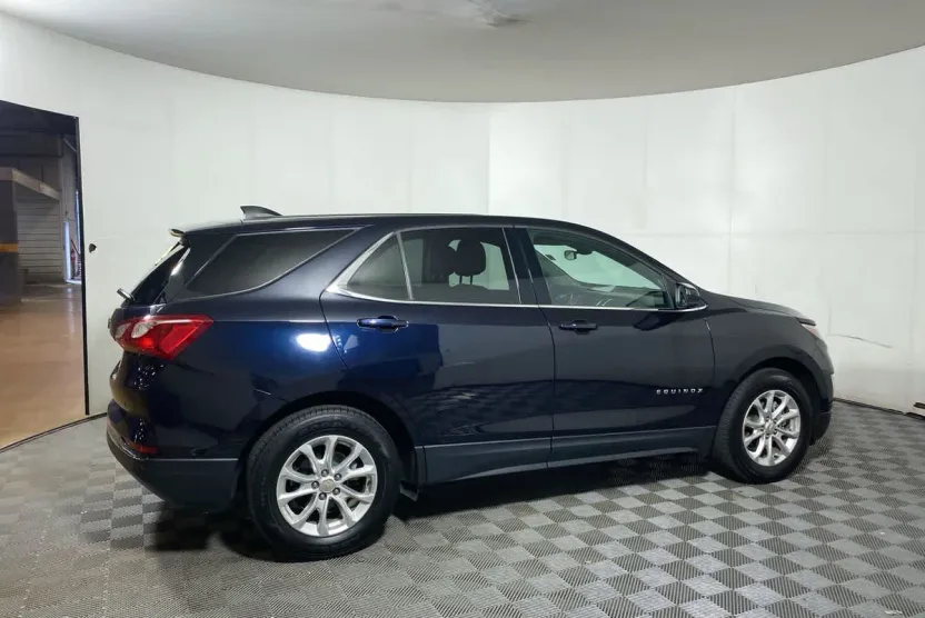 2020 Chevrolet Equinox LT photo 1