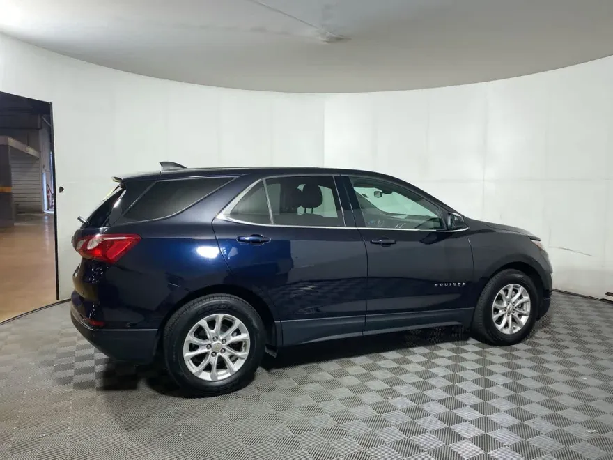 2020 Chevrolet Equinox LT photo 1