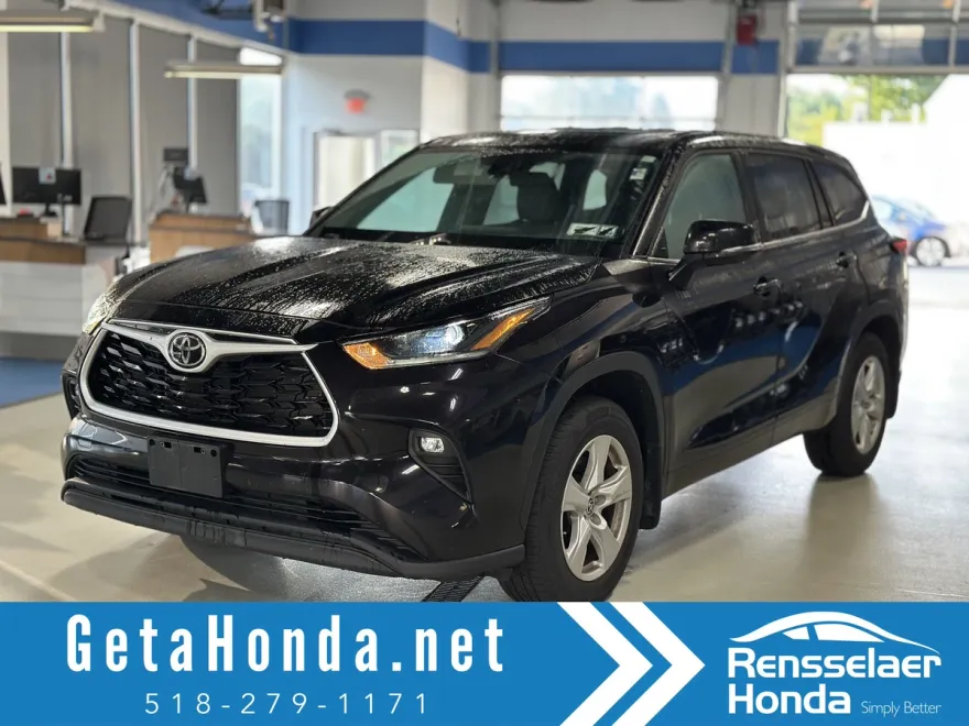2021 Toyota Highlander LE photo 1