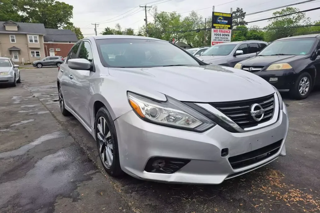 2017 Nissan Altima 2.5 SV photo 1