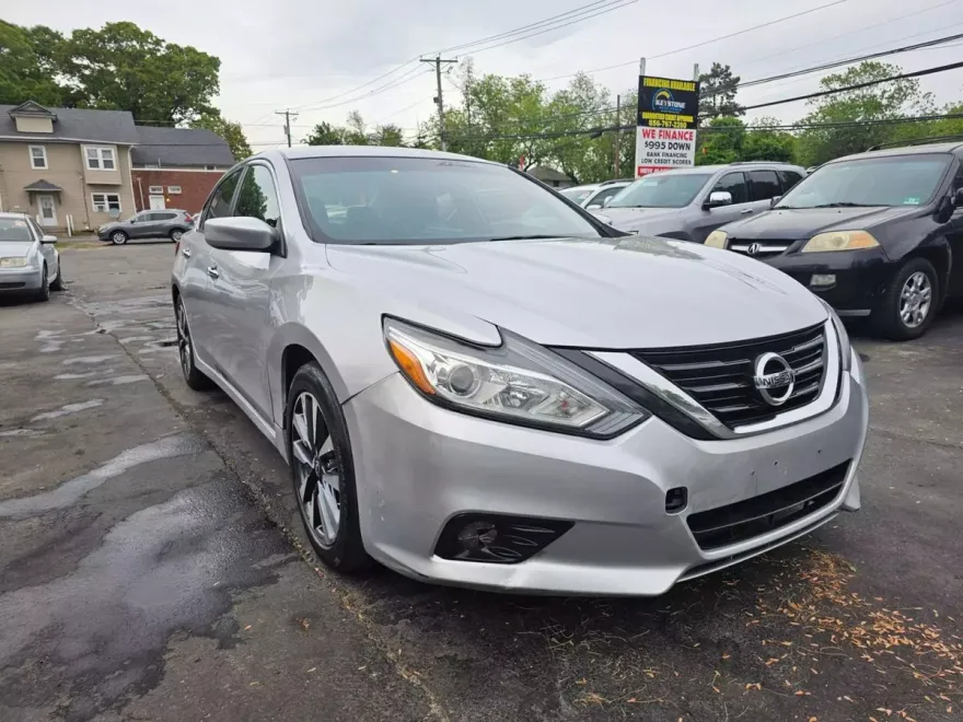 2017 Nissan Altima 2.5 SV photo 1