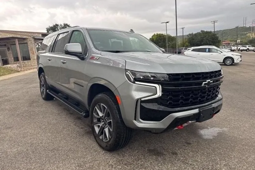 2024 Chevrolet Suburban Z71 photo 1