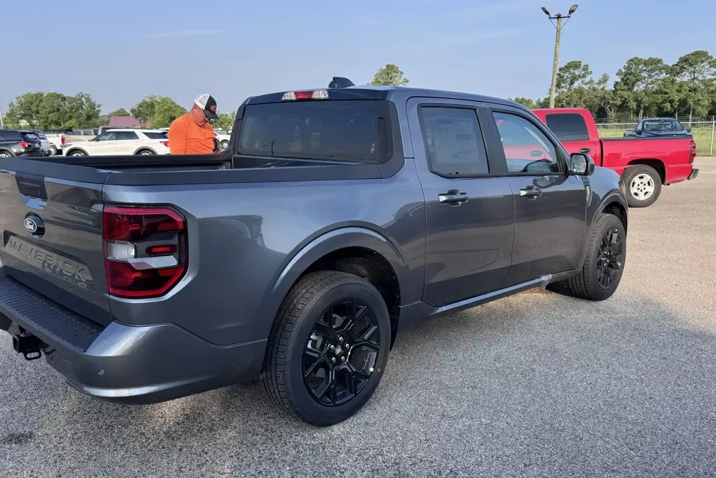 2025 Ford Maverick photo 1