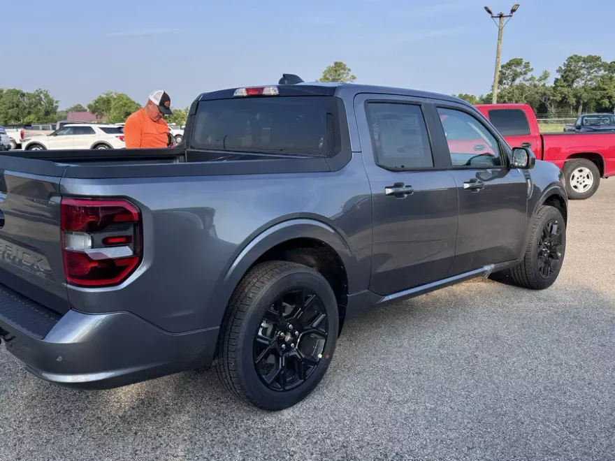 2025 Ford Maverick photo 1