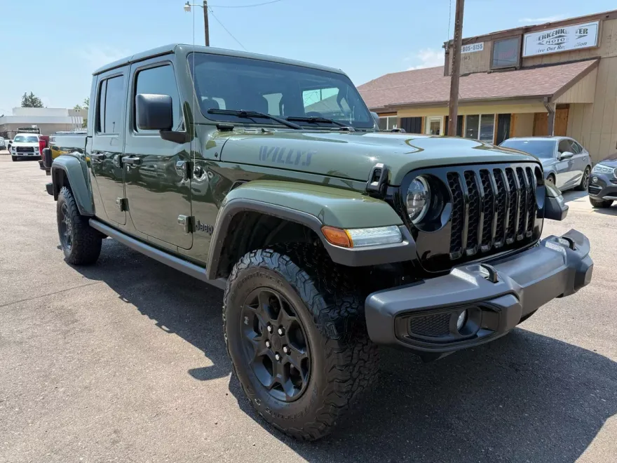 2023 Jeep Gladiator Willys Sport photo 1