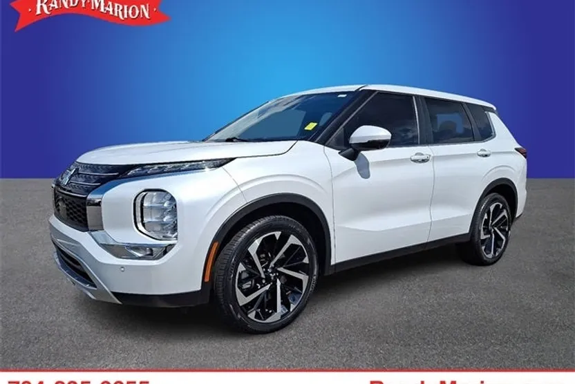 2023 Mitsubishi Outlander SE photo 1