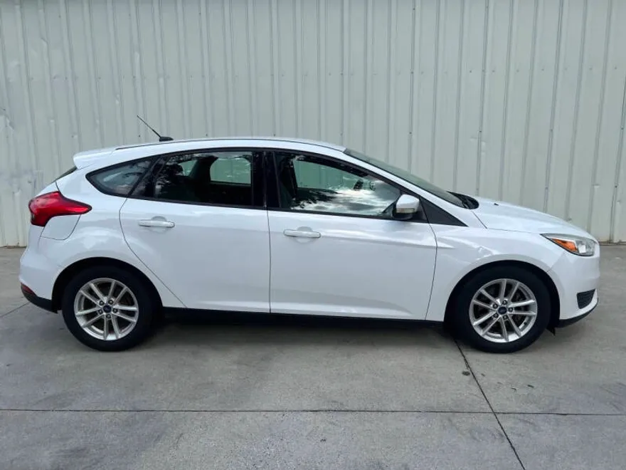 2017 Ford Focus SE photo 1