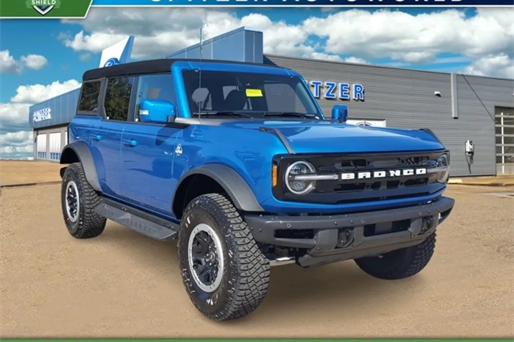 2024 Ford Bronco Outer Banks photo 1