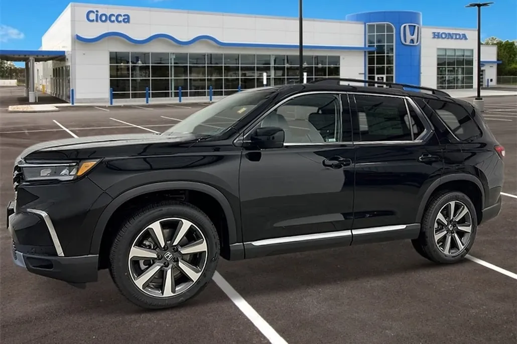 2025 Honda Pilot Touring photo 1