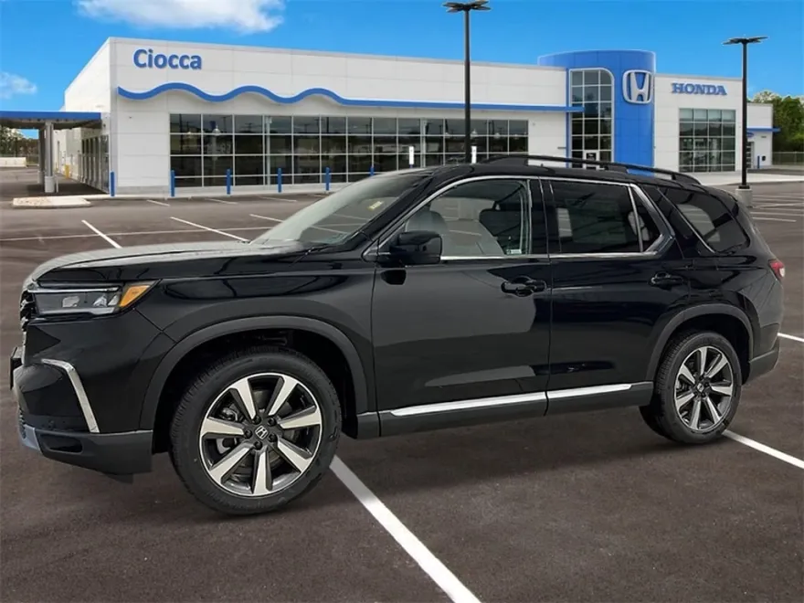 2025 Honda Pilot Touring photo 1