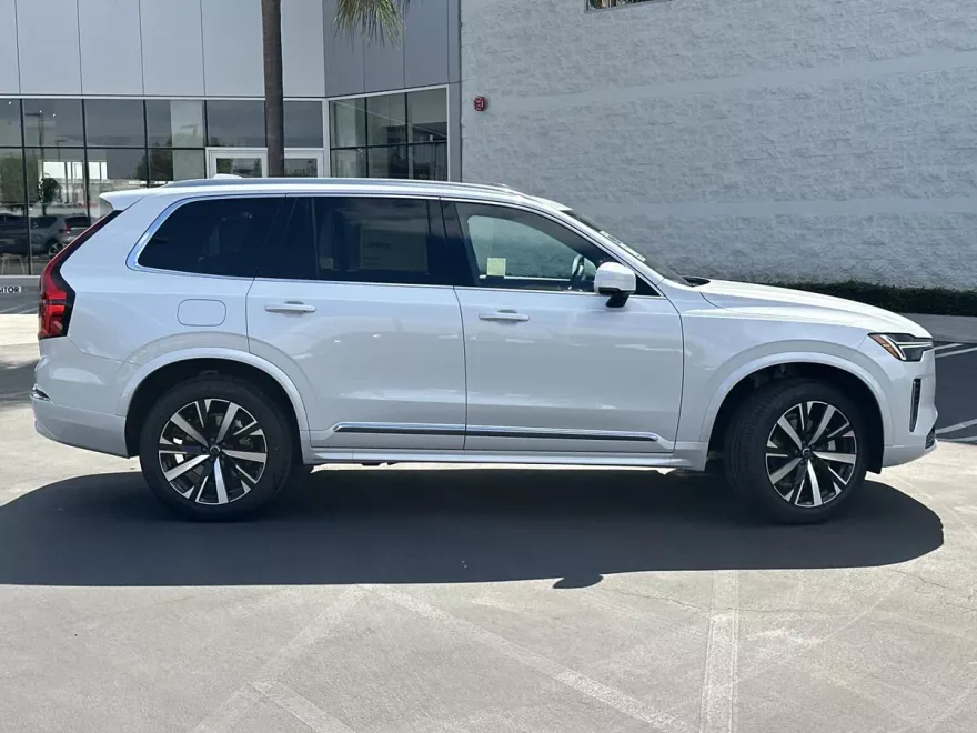 2026 Volvo XC90 B5 AWD Core photo 1