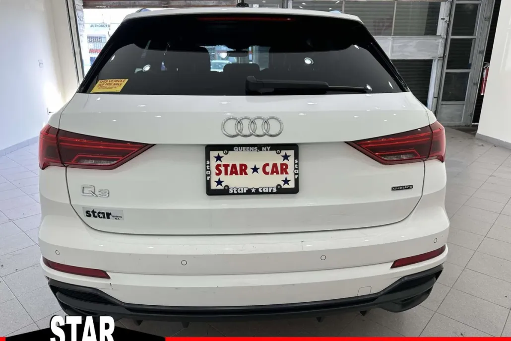 2022 Audi Q3 S line Premium photo 1