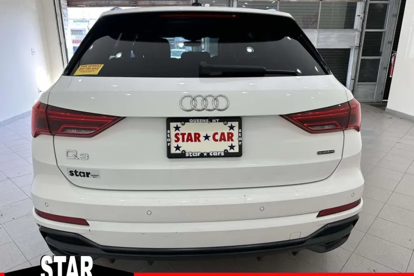 2022 Audi Q3 S line Premium photo 1