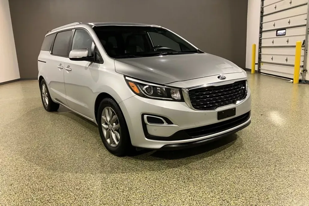 2021 Kia Sedona EX photo 1
