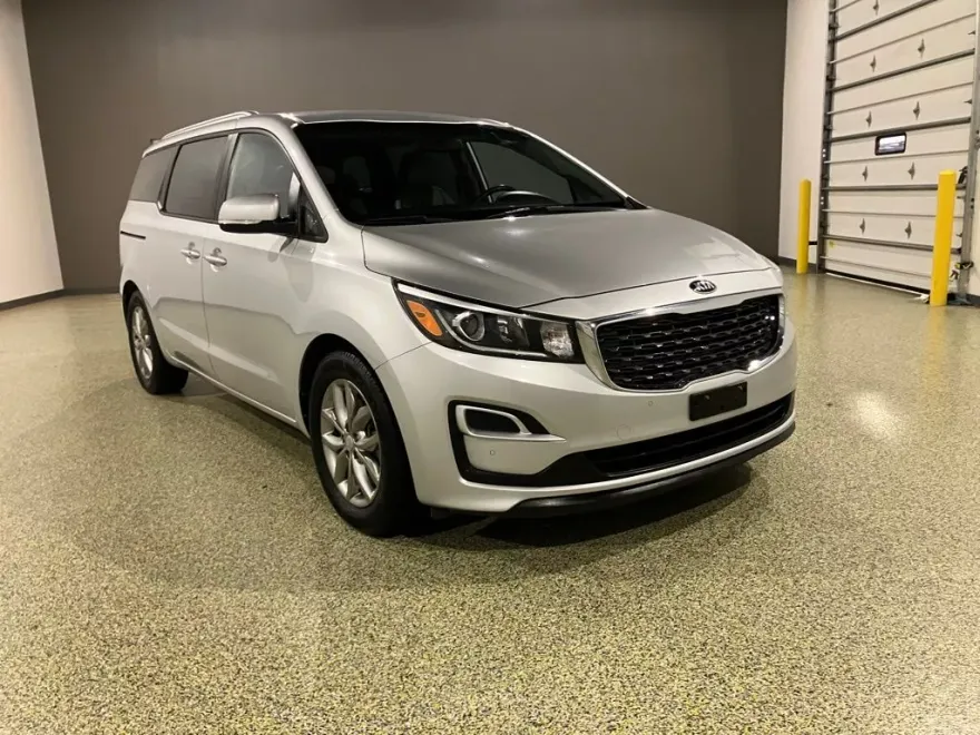 2021 Kia Sedona EX photo 1