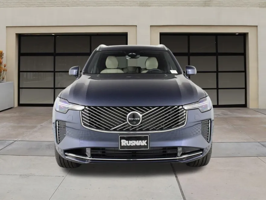 2026 Volvo XC90 T8 photo 1