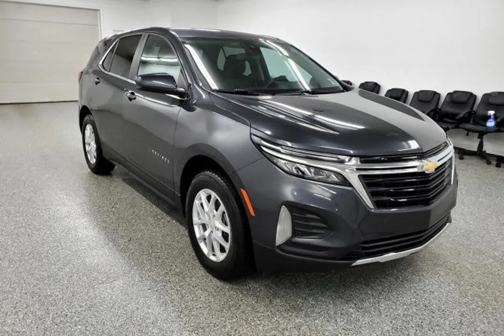 2023 Chevrolet Equinox LT photo 1