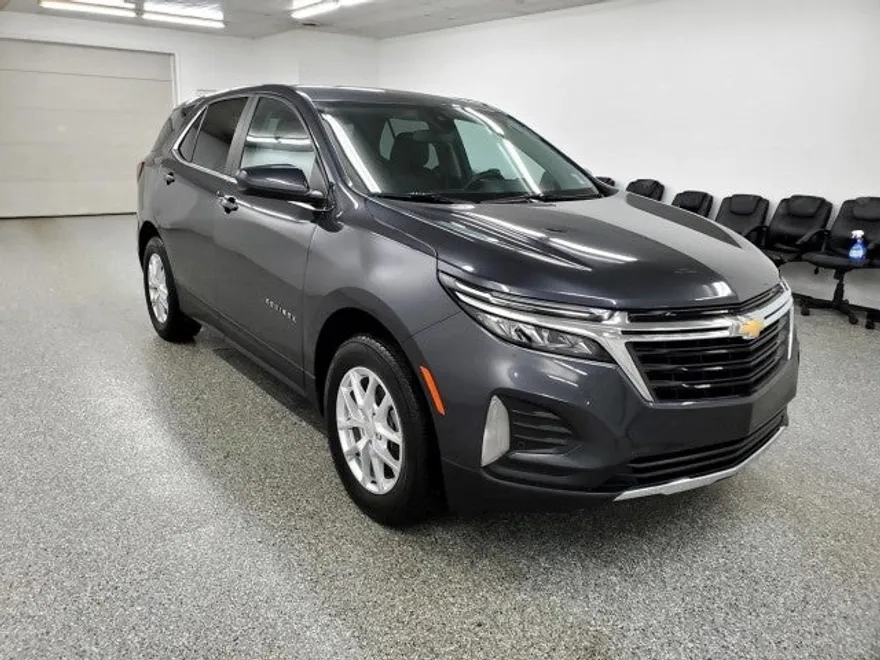 2023 Chevrolet Equinox LT photo 1