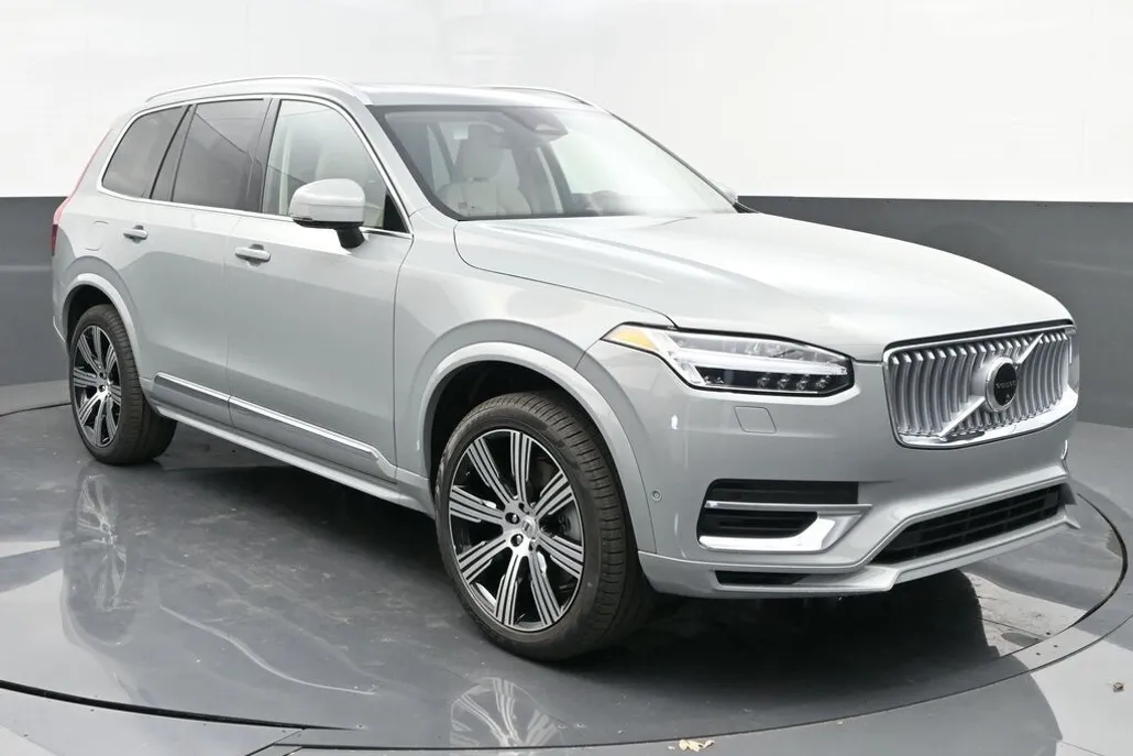 2025 Volvo XC90 T8 Plus photo 1