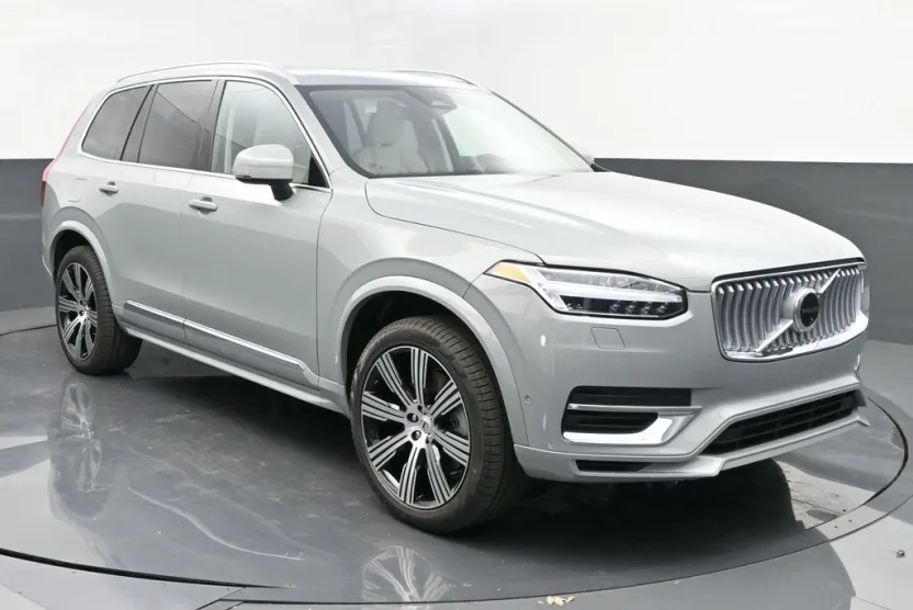 2025 Volvo XC90 T8 Plus photo 1