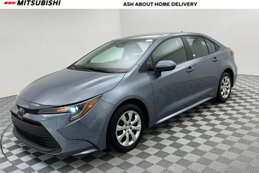2024 Toyota Corolla LE photo 1