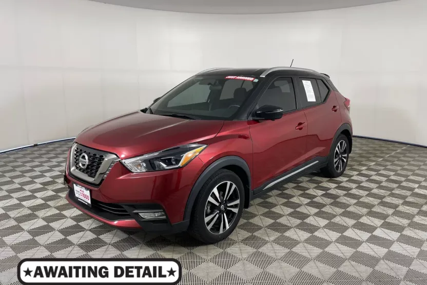 2019 Nissan Kicks SR photo 1