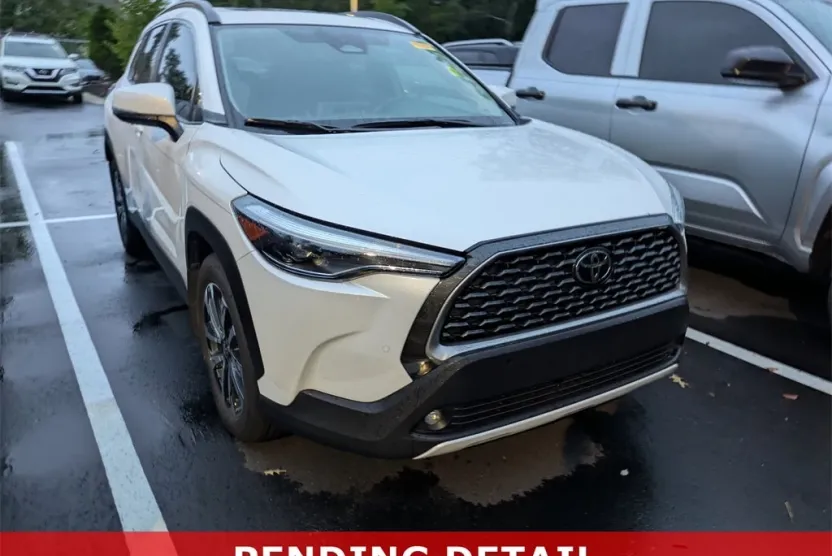 2024 Toyota Corolla Cross XLE photo 1
