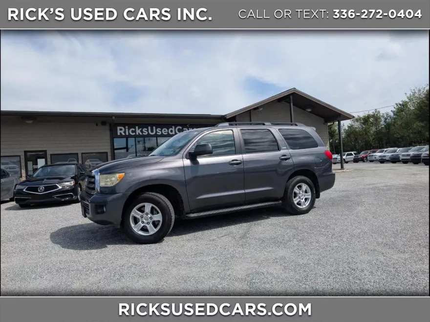2015 Toyota Sequoia SR5 photo 1