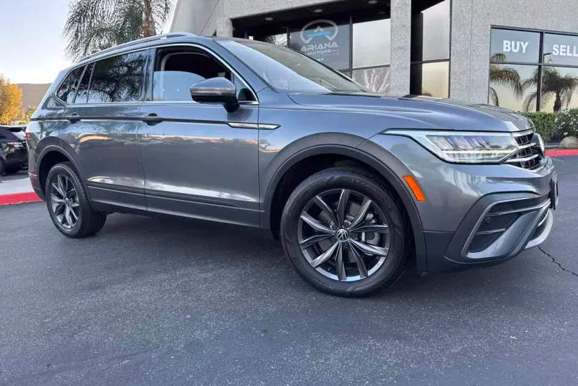 2022 Volkswagen Tiguan SE photo 1