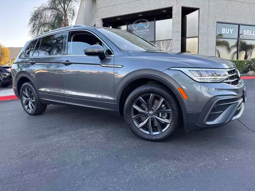 2022 Volkswagen Tiguan SE photo 1