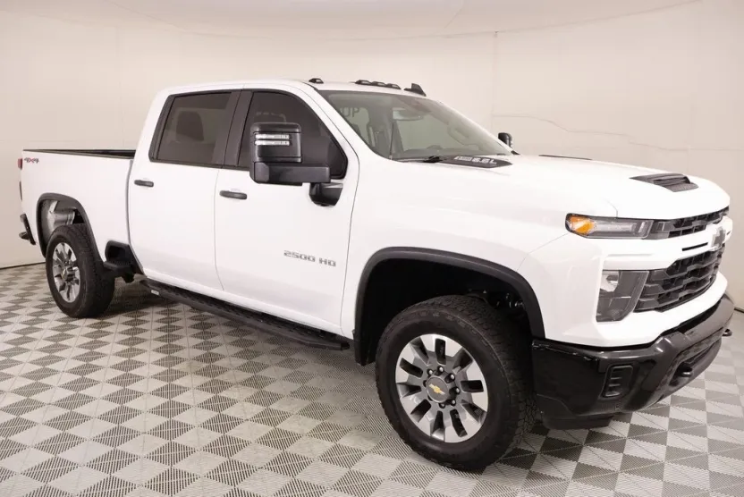 2024 Chevrolet Silverado 2500HD Custom photo 1
