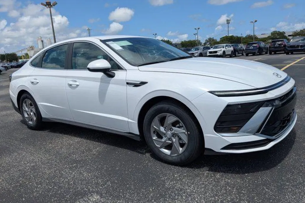2025 Hyundai Sonata SE photo 1